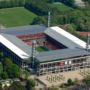 eine Luftansicht eines Fußballstadions in der Unterkunft FanHostel European Championship 24 Cologne City Center in Köln
