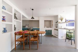 Kuchyň nebo kuchyňský kout v ubytování Barjols - Appt pour 4 avec grand jardin