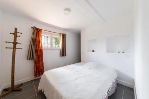 Postel nebo postele na pokoji v ubytování Barjols - Appt pour 4 avec grand jardin