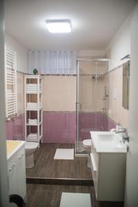 a bathroom with a shower and a toilet and a sink at Dimora da Anna tra Amalfi e Sorrento in Angri
