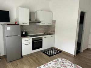 A kitchen or kitchenette at BeB via Sardegna