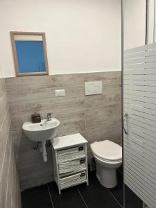 A bathroom at BeB via Sardegna