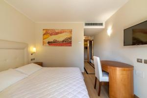 Postel nebo postele na pokoji v ubytování Hotel Villa Doimo + 36 fotografií