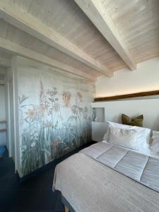 a bedroom with a mural of flowers on the wall at CORTE CAIAR Bed&Breakfast in Caprino Veronese