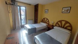 Postel nebo postele na pokoji v ubytování Hostal Rural Sositana