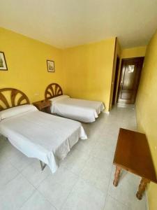 Postel nebo postele na pokoji v ubytování Hostal Rural Sositana