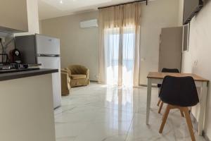 Η κουζίνα ή μικρή κουζίνα στο IG- "Talìa Apartments"