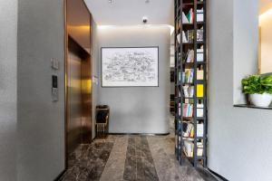 a hallway with a book shelf filled with books at Shanghai Pudong Xiangguo Hotel in Shanghai