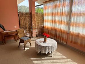 a room with a table with a vase of flowers on it at La Casa Rosa in Borghetto di Vara