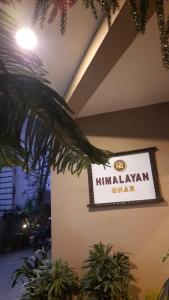 Un certificat, premiu, logo sau alt document afișat la Himalayan Ghar