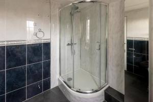 a shower in a bathroom with a glass shower stall at Ideal 3 Bed Home In Glasgow City With Free Parking in Glasgow