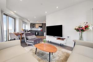 Posezení v ubytování Deluxe three bedroom Apartment by London ExCeL Stays