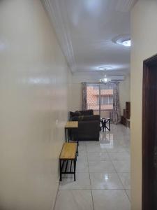 a living room with a couch and a table at Appartement Tout Confort en Centre Ville de Kaloum in Conakry