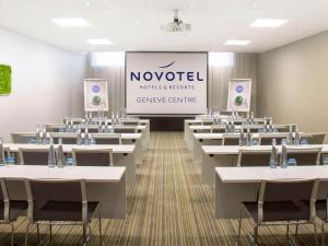 Área de negócios e/ou sala de conferências em Novotel Genève Centre