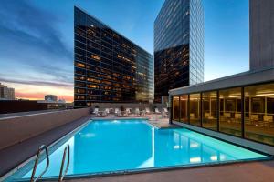 Bazén v ubytování Hyatt Regency Tulsa Downtown nebo v jeho okolí