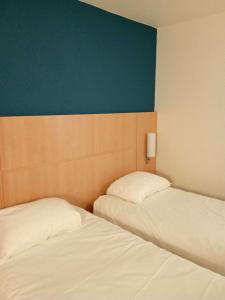 Postel nebo postele na pokoji v ubytování ibis les Etangs des Moines
