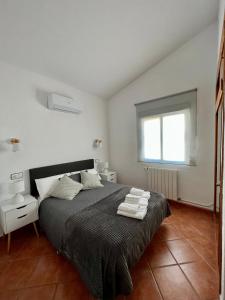 a bedroom with a bed with two towels on it at Villa Bon Dia in Calpe