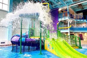 a water park with a water slide in a mall at Clarion Hotel & Suites Riverfront in Oswego