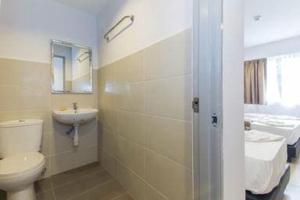 Koupelna v ubytování M HOTEL - Medan Tuanku Near MARA