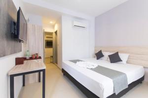 Postel nebo postele na pokoji v ubytování M HOTEL - Medan Tuanku Near MARA