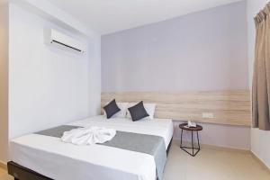 Postel nebo postele na pokoji v ubytování M HOTEL - Medan Tuanku Near MARA