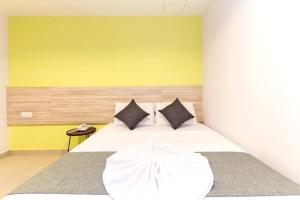 Postel nebo postele na pokoji v ubytování M HOTEL - Medan Tuanku Near MARA