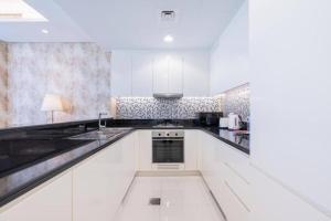 Gallery image of Paramount Midtown Highest Floor 3BR Sea Views in Dubai