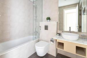 Gallery image of Paramount Midtown Highest Floor 3BR Sea Views in Dubai