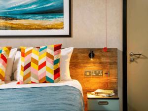 Postel nebo postele na pokoji v ubytování ibis Styles Paignton