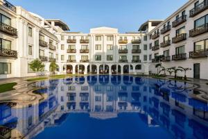 Бассейн в Ramada by Wyndham Goa Vagator или поблизости