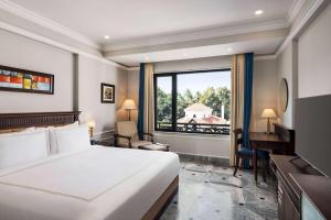 Кровать или кровати в номере Ramada by Wyndham Goa Vagator