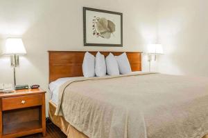 A bed or beds in a room at Baymont by Wyndham Indianapolis East