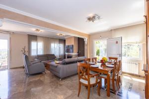 a living room with a couch and a table at Boscos Villa - PlanetCostaDorada in Tarragona