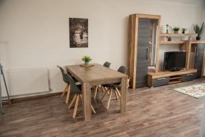 a dining room with a wooden table and chairs at geräumige Ferienwohnung mit Terrasse in Kirchberg an der Jagst