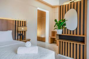 Ένα ή περισσότερα κρεβάτια σε δωμάτιο στο Socrates Hotel Malia Beach