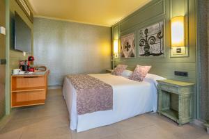 Posteľ alebo postele v izbe v ubytovaní Adrián Hoteles Colón Guanahaní Adultos Only