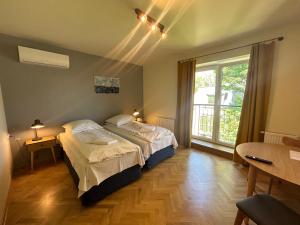 Postel nebo postele na pokoji v ubytování Cybulskiego Guest Rooms + 37 fotografií