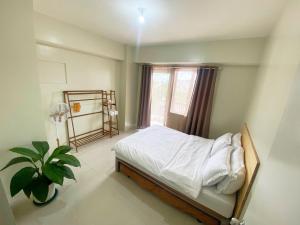 QFandZ Baguio Homestay at BRENTHILL Condominium客房内的一张或多张床位