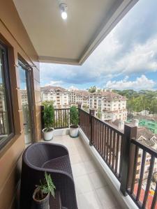 Balkón nebo terasa v ubytování QFandZ Baguio Homestay at BRENTHILL Condominium