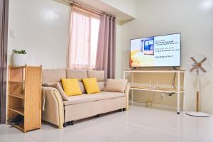 QFandZ Baguio Homestay at BRENTHILL Condominium的休息区
