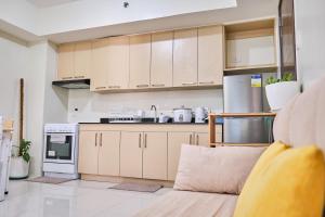 QFandZ Baguio Homestay at BRENTHILL Condominium的厨房或小厨房