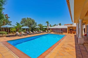 Bazén v ubytování Villa Helene Norvilla - Luxury villa walkable to shops, restaurants, heated pool, close to Gale beach nebo v jeho okolí