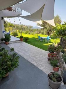 a patio with a table and chairs and an umbrella at Garden in Almirón