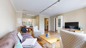 TV a/nebo společenská místnost v ubytování strandnahe FeWo mit Balkon,Residenz Bel Vital 15