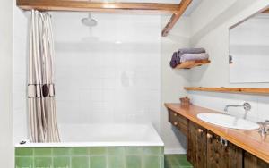 Phòng tắm tại Preston Accommodation- beautiful quiet room