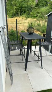a black table and two chairs on a patio at studio Lauralex in Montardon