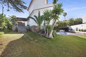 A garden outside Loft la Matanza