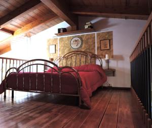 Un pat sau paturi într-o cameră la La Corte di Adelina B&B