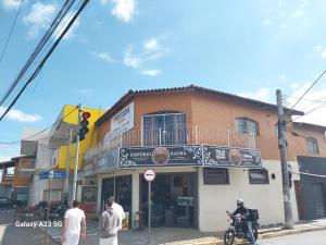 a man on a motorcycle in front of a building at Pousada Cabreúva in Cabreúva