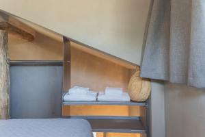 Postel nebo postele na pokoji v ubytování Urio's Castle Suites by Rent All Como